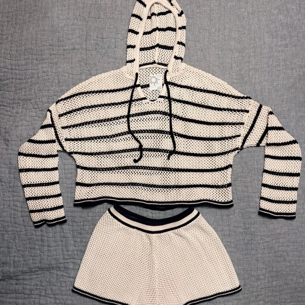 Offline by Aerie Striped Knit Crochet Hoodie and Shorts Set Cover Cream Navy S M - Picture 4 of 5